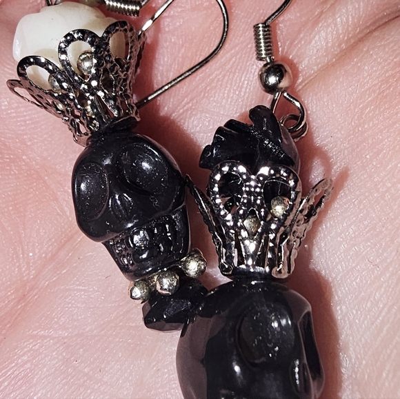 **SOLD**𝕊𝕡𝕖𝕔𝕚𝕒𝕝 𝕄𝕒𝕕𝕖 𝕊𝕜𝕦𝕝𝕝 𝔼𝕒𝕣𝕣𝕚𝕟𝕘𝕤 - Picture 7 of 7